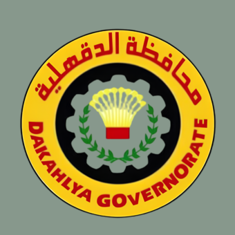 شعار محافظة الدقهلية الرسمي بخلفيته المتميزة التي تجمع بين تروس الصناعة وسنابل القمح الخضراء.